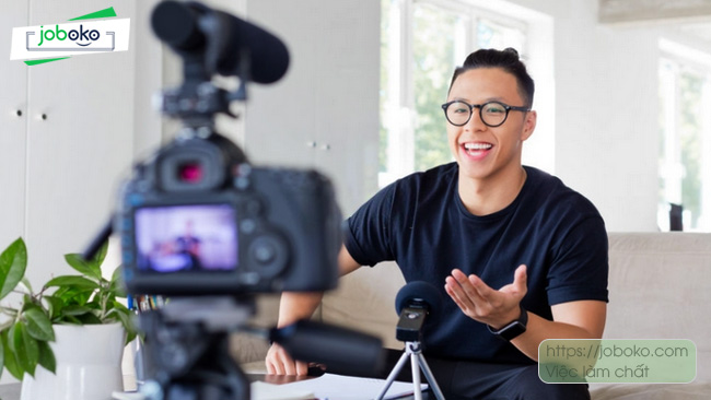 lam video gioi thieu ban than 2