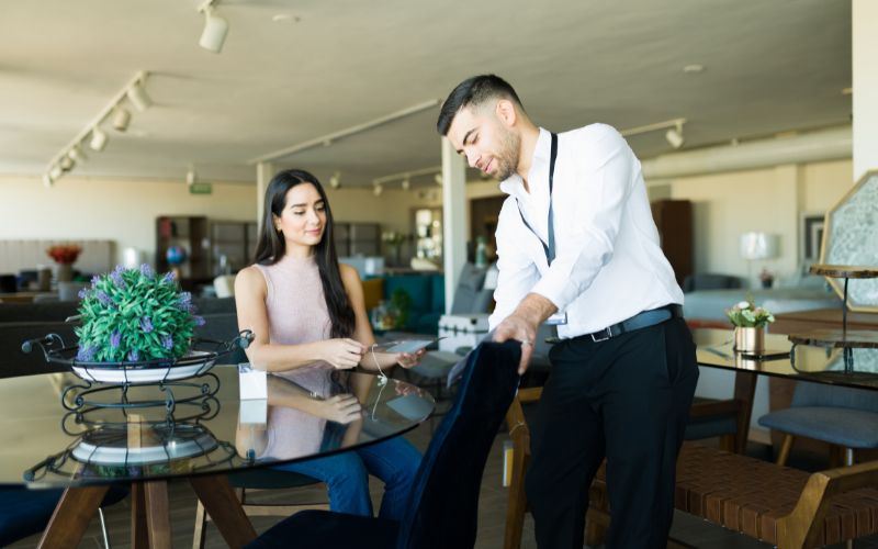 Nhân viên kinh doanh học ngành gì